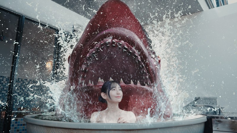 なぜ“日本産のサメ映画”は少ないのか？「３つの理由」を考察！『温泉シャーク』が示唆する新たな金脈